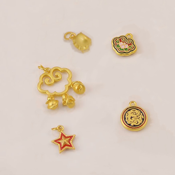 Alloy 18K Gilded and Dispensing Cute Pendants Piece